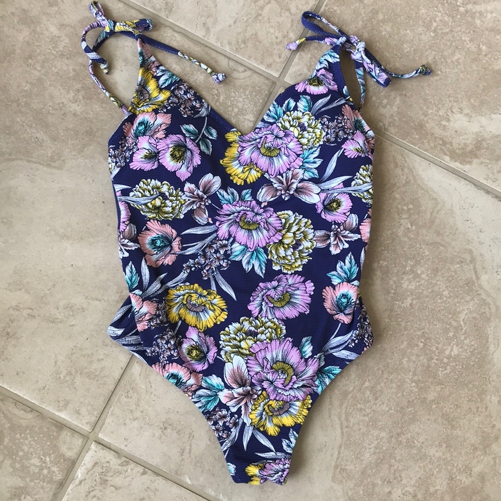 Jessica Simpson one piece swimsuit